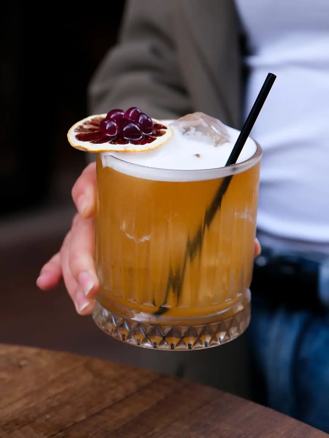 Root imza kokteyl — sour garnish